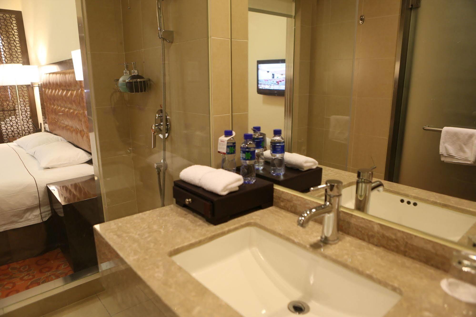 Benjoy Hotel - Jinqiao Branch Sanghaj Kültér fotó