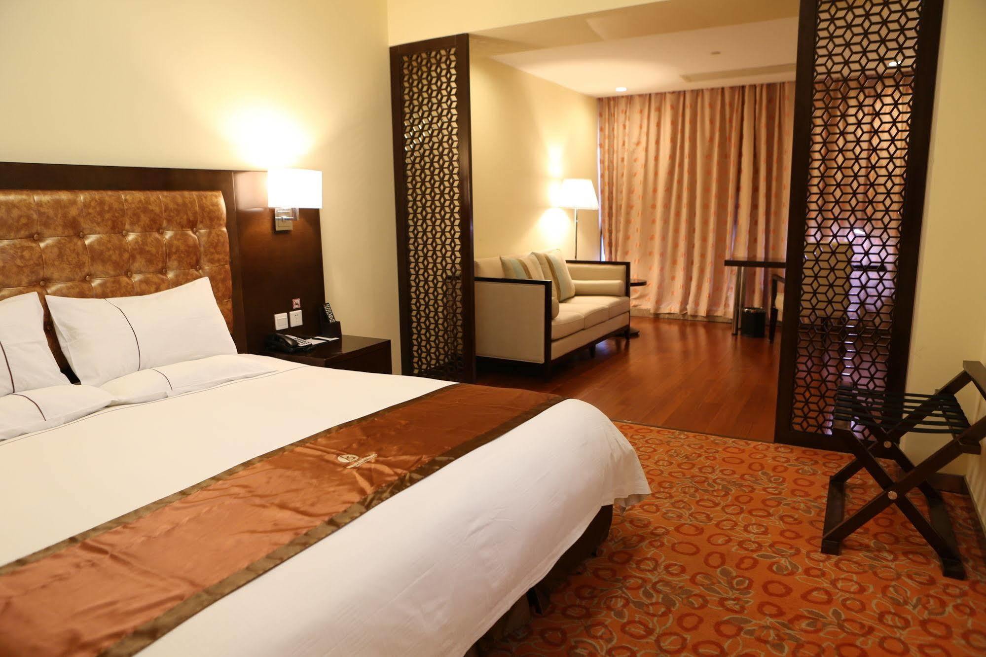 Benjoy Hotel - Jinqiao Branch Sanghaj Kültér fotó